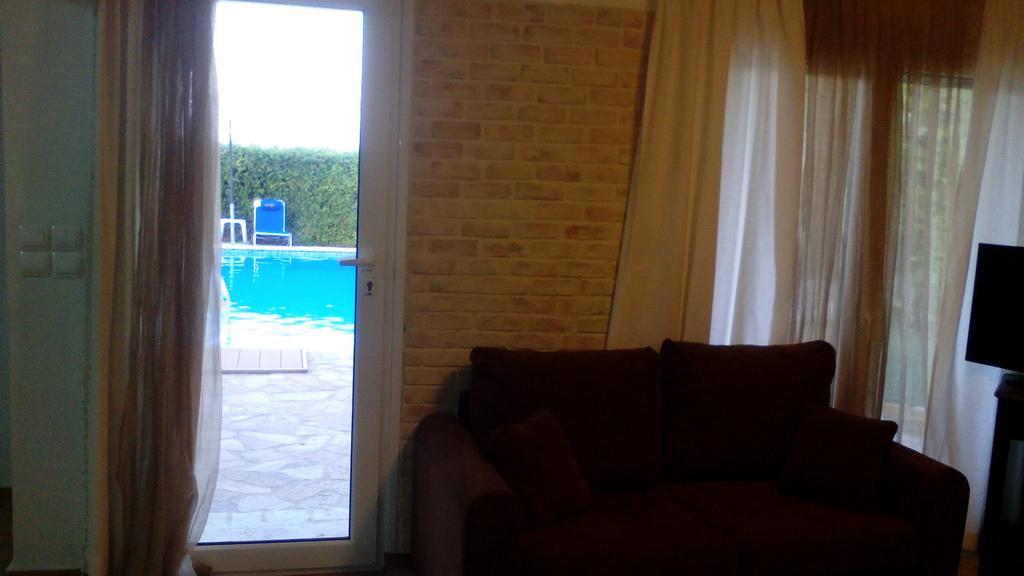 Apartment With Private Pool Kiáton Extérieur photo