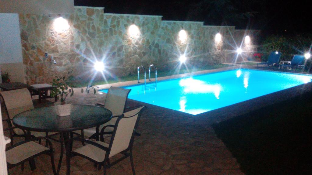 Apartment With Private Pool Kiáton Extérieur photo