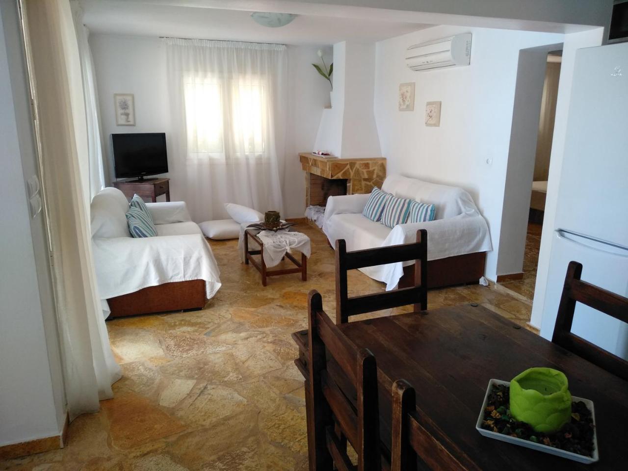 Apartment With Private Pool Kiáton Extérieur photo